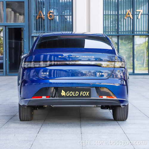 В запасе совершенно новый эсминец BYD 05 Гибридный автомобиль седан 2023 эва.